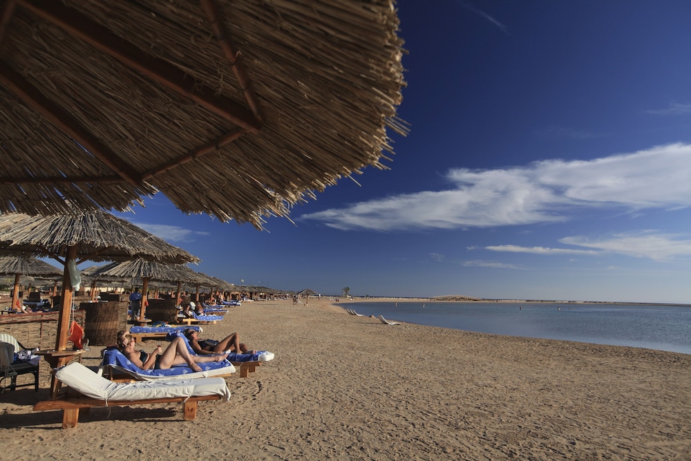 The Cascades Golf Resort Spa and Thalasso — Beach in Soma Bay, Red Sea