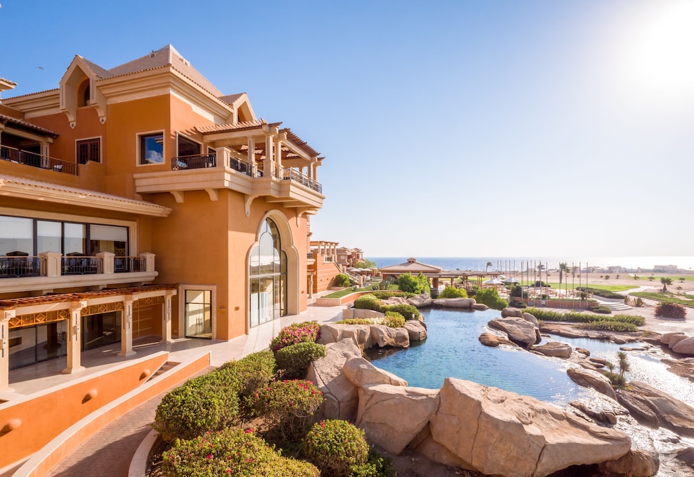 The Cascades Golf Resort Spa and Thalasso — Hotel building in Soma Bay, Red Sea