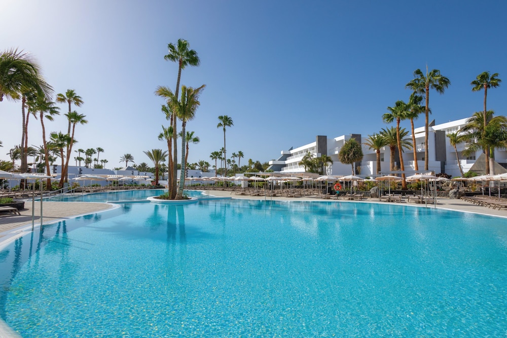 Hotel Riu Paraiso Lanzarote - All Inclusive — Swimming pool in Puerto del Carmen, Canary Islands