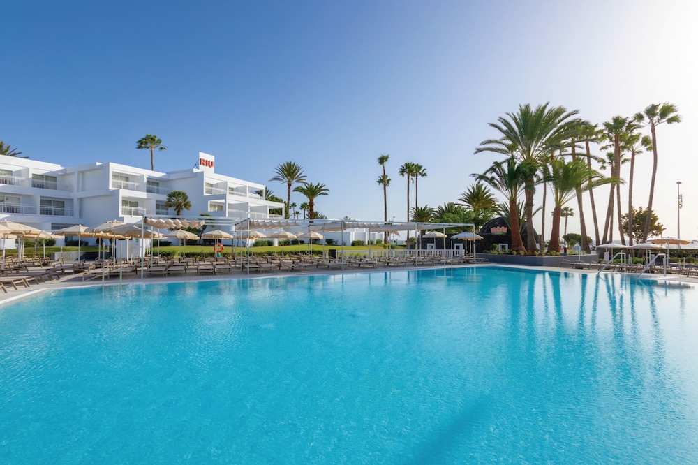 Hotel Riu Paraiso Lanzarote - All Inclusive — Swimming pool in Puerto del Carmen, Canary Islands
