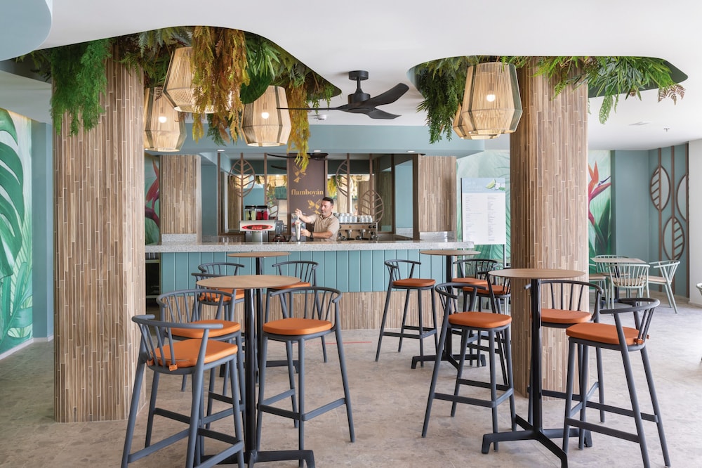 Hotel Riu Paraiso Lanzarote - All Inclusive — Restaurant & bars in Puerto del Carmen, Canary Islands