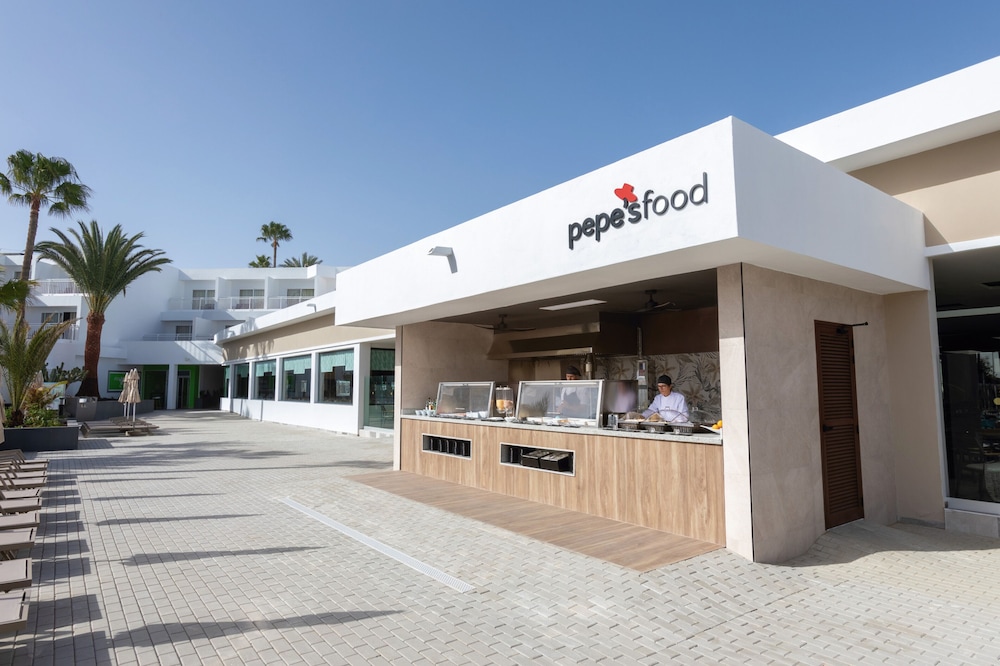Hotel Riu Paraiso Lanzarote - All Inclusive — Restaurant & bars in Puerto del Carmen, Canary Islands