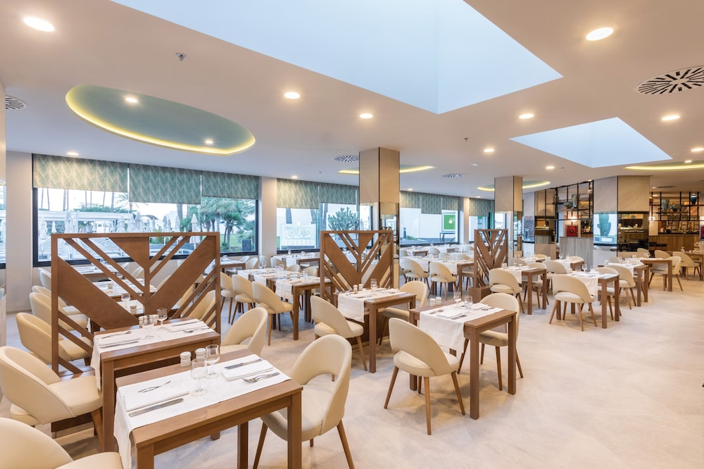 Hotel Riu Paraiso Lanzarote - All Inclusive — Restaurant & bars in Puerto del Carmen, Canary Islands