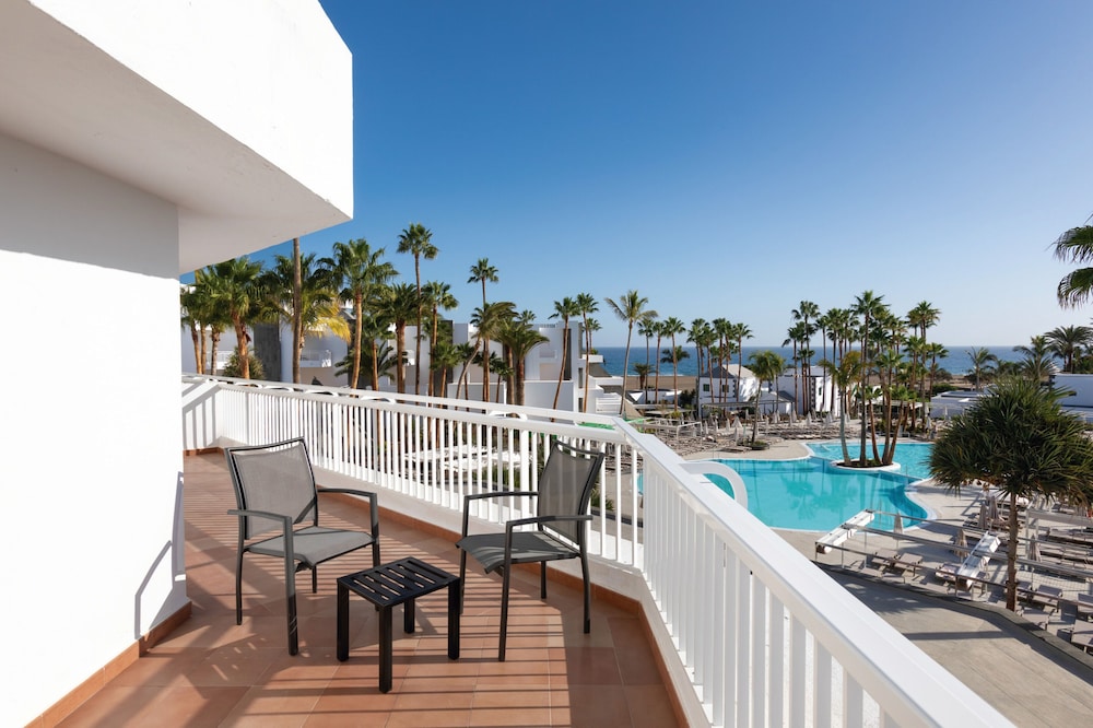 Hotel Riu Paraiso Lanzarote - All Inclusive — Swimming pool in Puerto del Carmen, Canary Islands