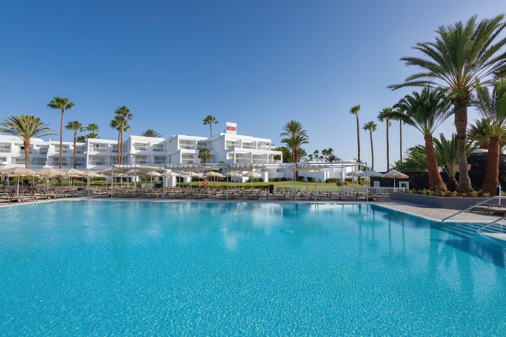 Hotel Riu Paraiso Lanzarote - All Inclusive — Swimming pool in Puerto del Carmen, Canary Islands