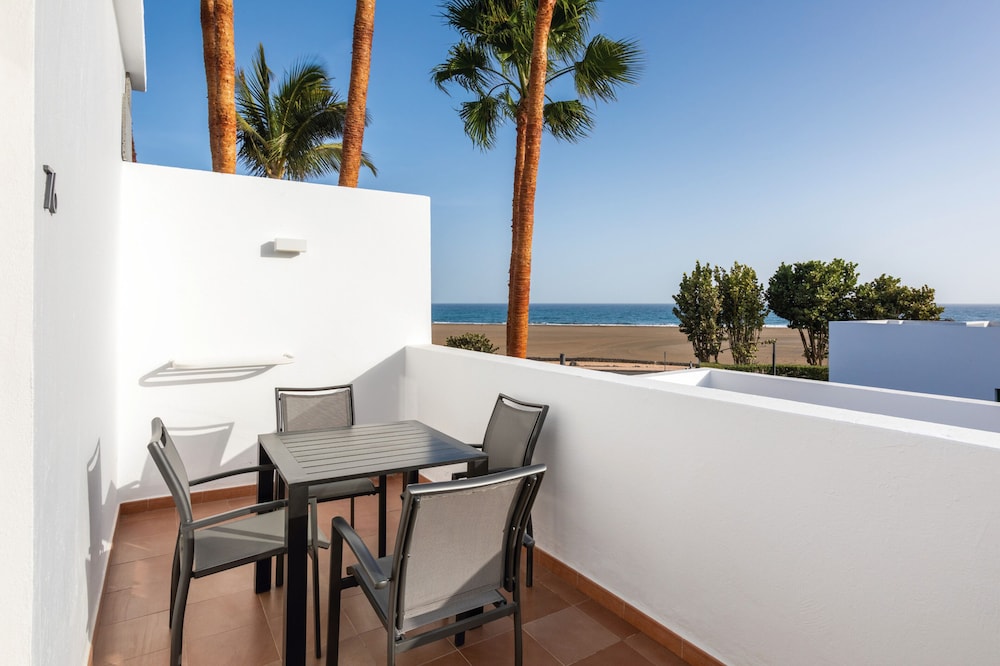 Hotel Riu Paraiso Lanzarote - All Inclusive — Hotel rooms in Puerto del Carmen, Canary Islands