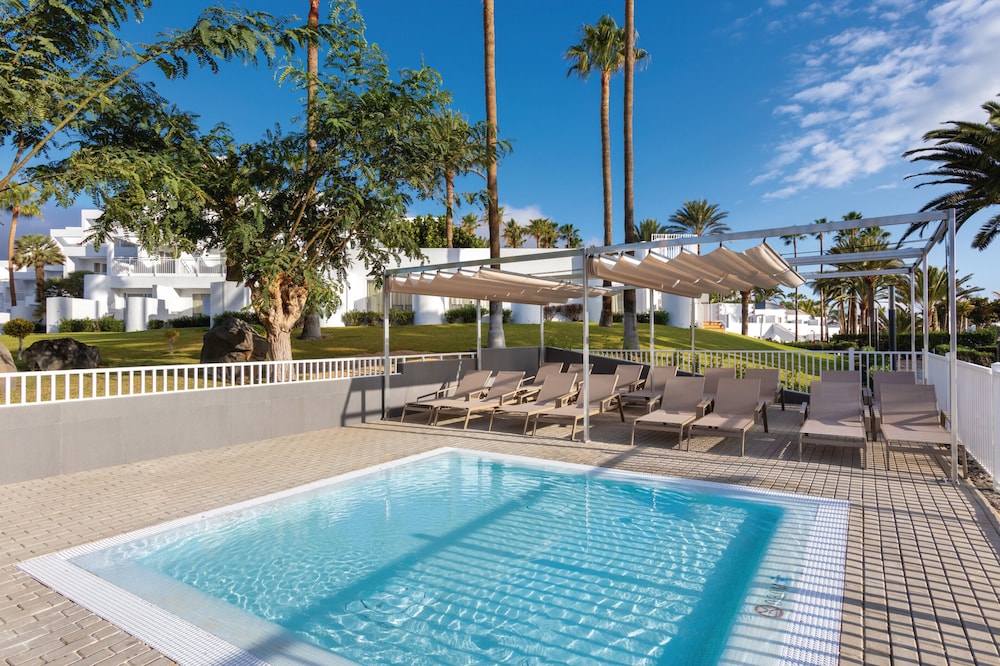 Hotel Riu Paraiso Lanzarote - All Inclusive — Swimming pool in Puerto del Carmen, Canary Islands