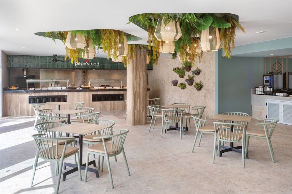 Hotel Riu Paraiso Lanzarote - All Inclusive — Restaurant & bars in Puerto del Carmen, Canary Islands