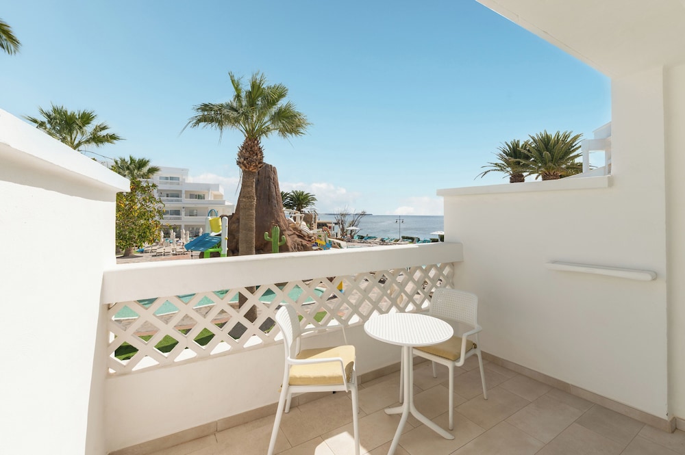 Iberostar Selection Lanzarote Park — Hotel rooms in Playa Blanca, Canary Islands