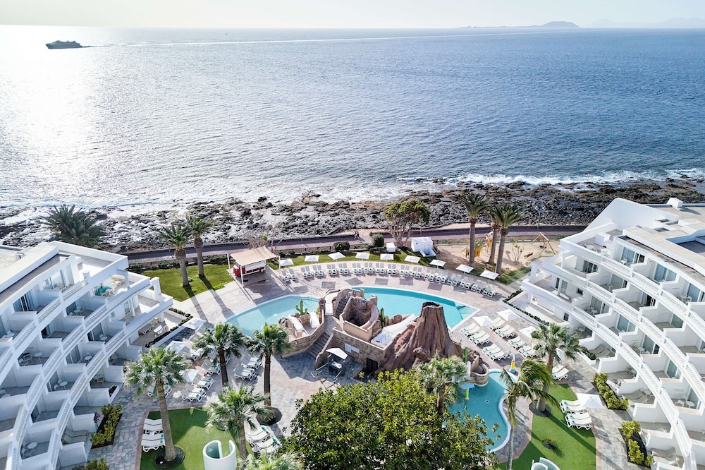 Iberostar Selection Lanzarote Park — Swimming pool in Playa Blanca, Canary Islands