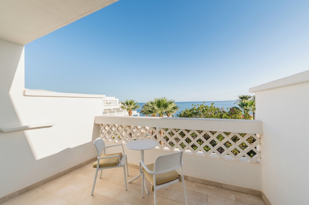 Iberostar Selection Lanzarote Park — Hotel rooms in Playa Blanca, Canary Islands