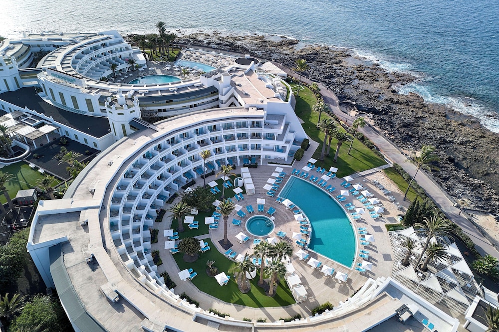 Iberostar Selection Lanzarote Park — Hotel building in Playa Blanca, Canary Islands