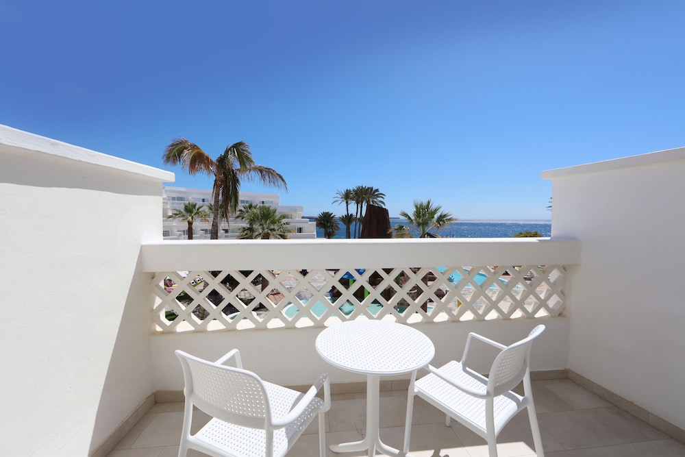 Iberostar Selection Lanzarote Park — Hotel rooms in Playa Blanca, Canary Islands