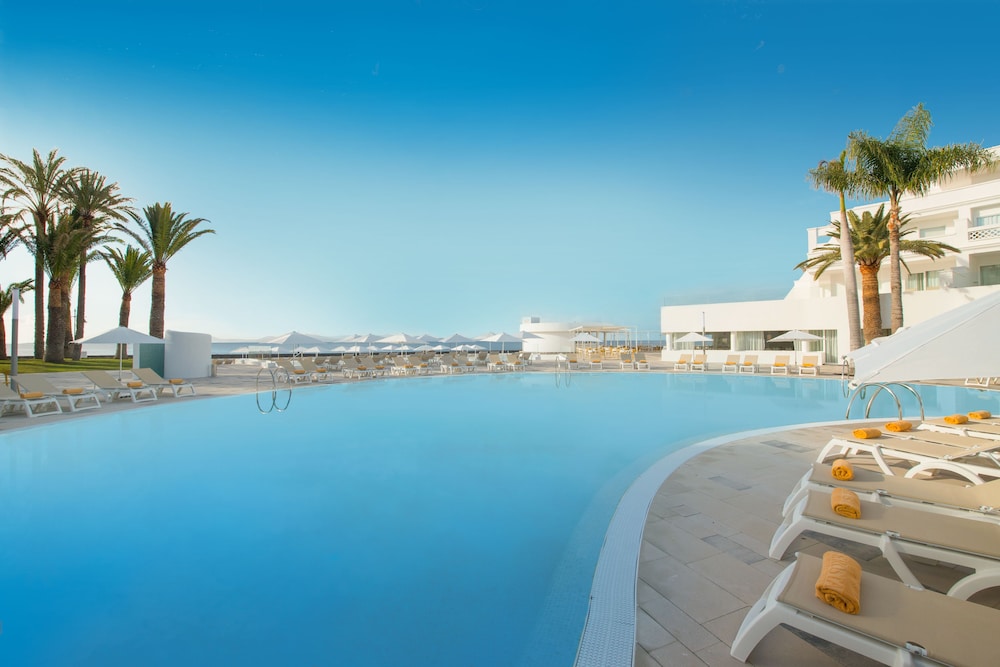 Iberostar Selection Lanzarote Park — Swimming pool in Playa Blanca, Canary Islands