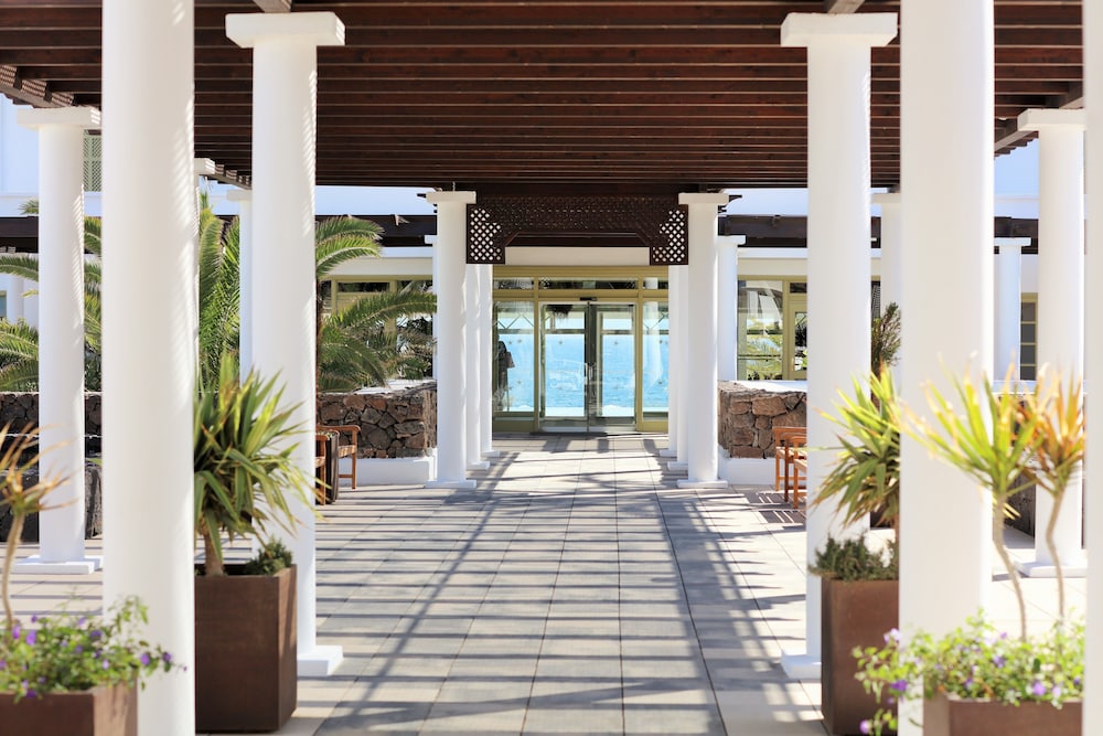 Iberostar Selection Lanzarote Park — Hotel building in Playa Blanca, Canary Islands