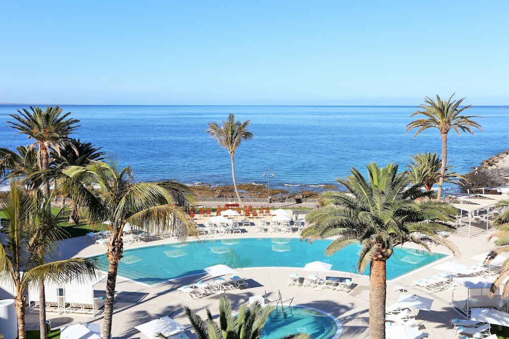 Iberostar Selection Lanzarote Park — Swimming pool in Playa Blanca, Canary Islands