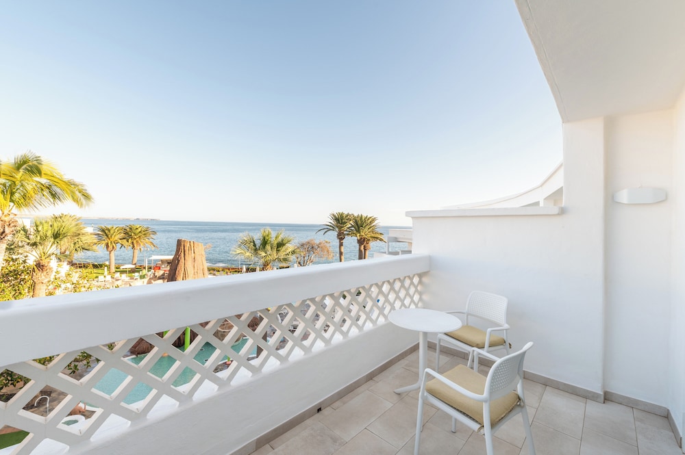 Iberostar Selection Lanzarote Park — Hotel rooms in Playa Blanca, Canary Islands