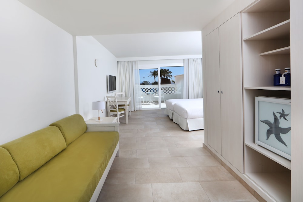 Iberostar Selection Lanzarote Park — Hotel rooms in Playa Blanca, Canary Islands