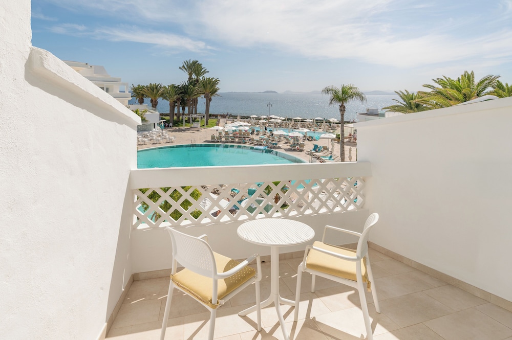 Iberostar Selection Lanzarote Park — Swimming pool in Playa Blanca, Canary Islands