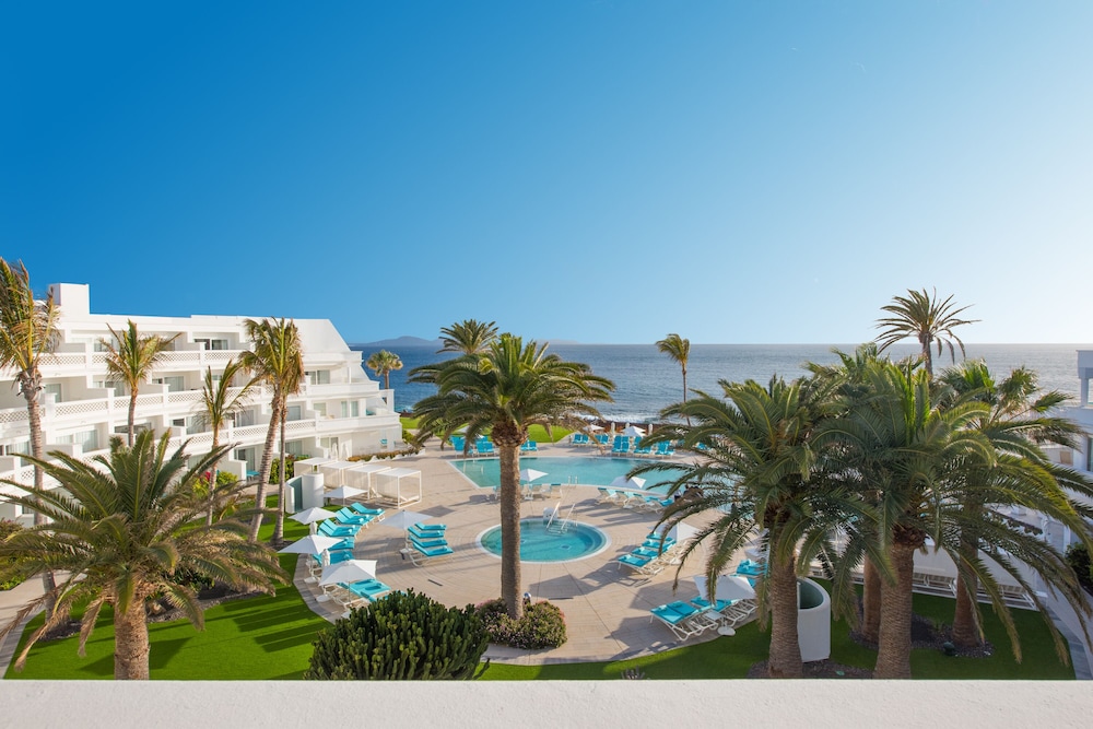 Iberostar Selection Lanzarote Park — Swimming pool in Playa Blanca, Canary Islands