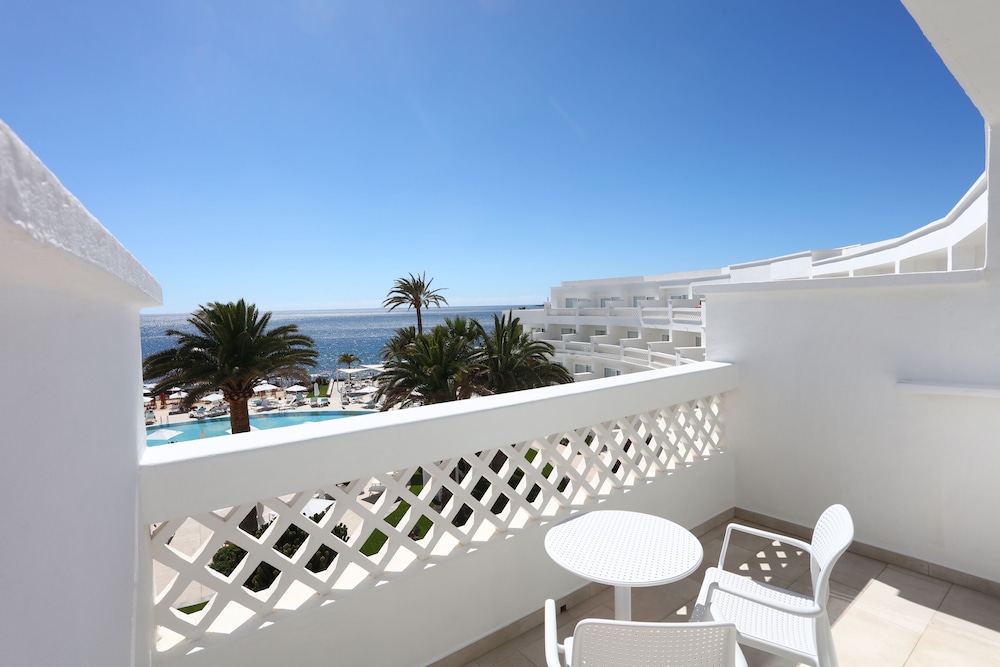 Iberostar Selection Lanzarote Park — Hotel building in Playa Blanca, Canary Islands