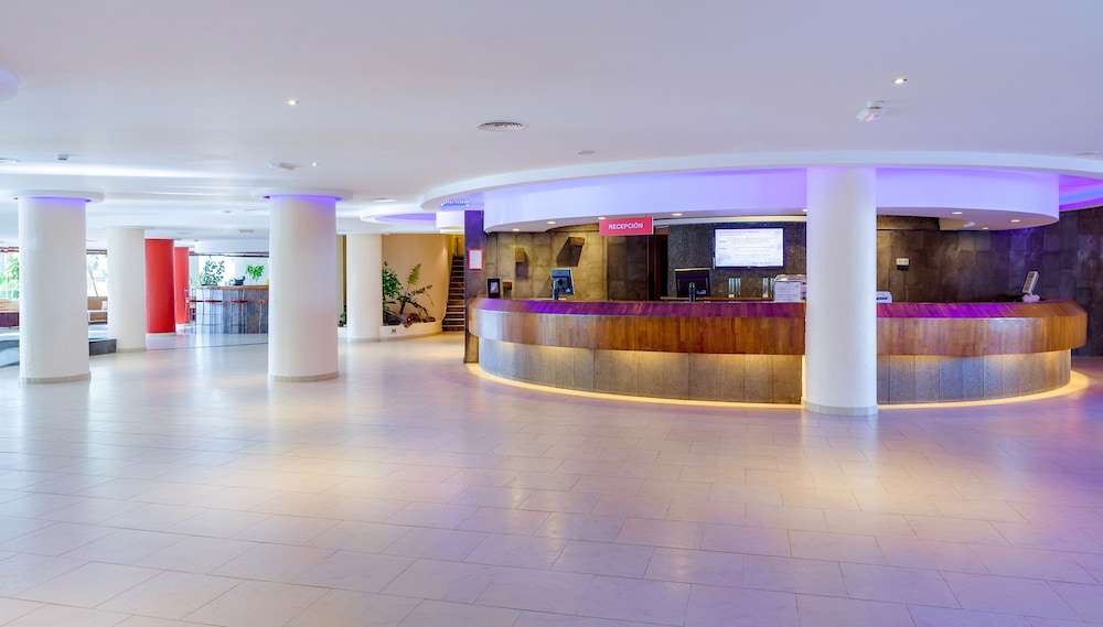 Sol Lanzarote - All Inclusive — Hotel building in Puerto del Carmen, Canary Islands
