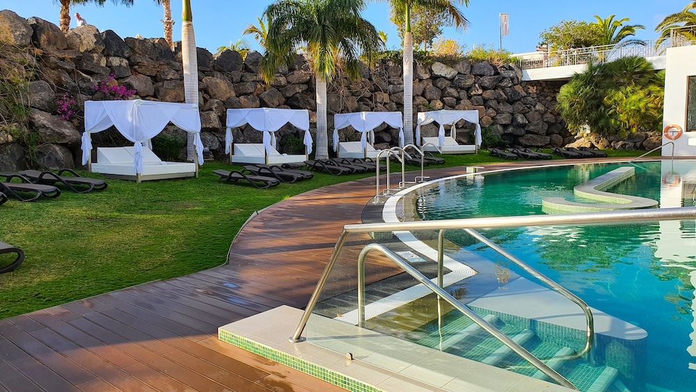 Costa Calero Hotel Thalasso & Spa — Swimming pool in Puerto Calero, Canary Islands