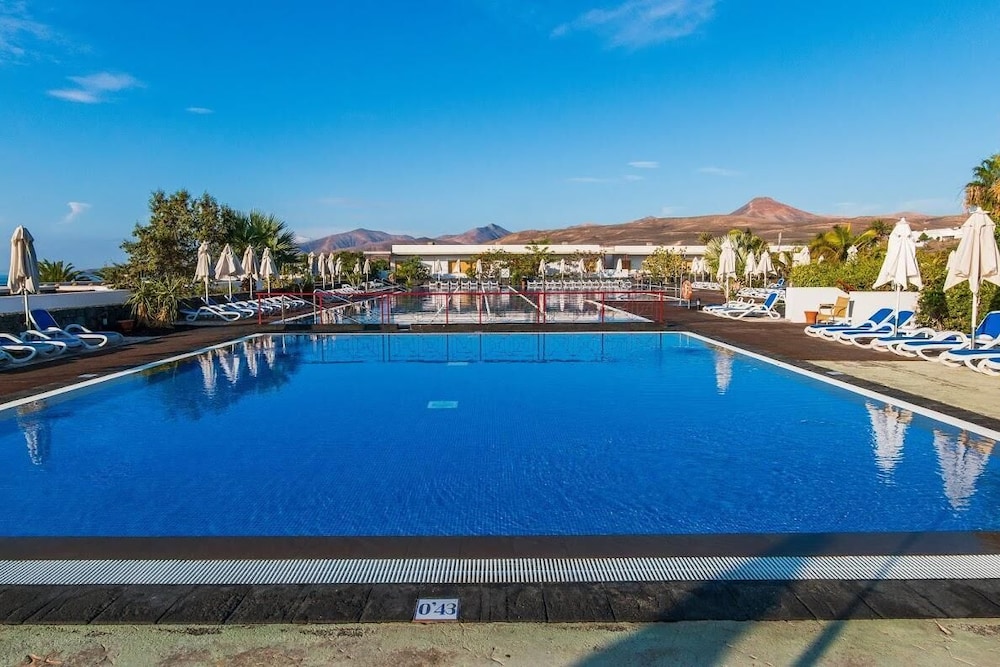 Costa Calero Hotel Thalasso & Spa — Swimming pool in Puerto Calero, Canary Islands