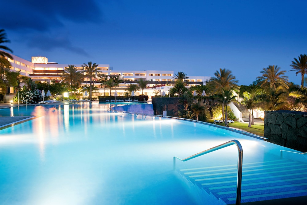 Costa Calero Hotel Thalasso & Spa — Swimming pool in Puerto Calero, Canary Islands