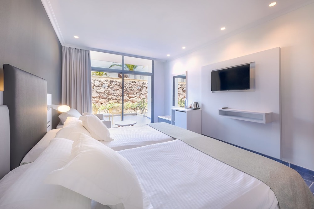 Hotel Mirador Papagayo by LIVVO — Hotel rooms in Playa Blanca, Canary Islands