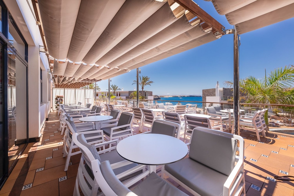 Hotel Mirador Papagayo by LIVVO — Restaurant & bars in Playa Blanca, Canary Islands