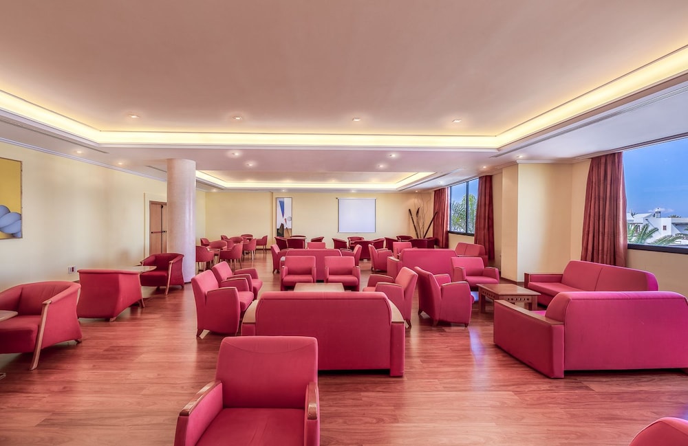 Hotel Mirador Papagayo by LIVVO — Hotel building in Playa Blanca, Canary Islands