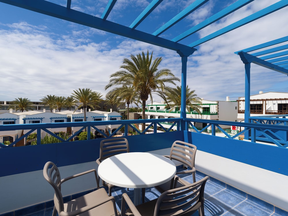 Hotel Mirador Papagayo by LIVVO — Hotel building in Playa Blanca, Canary Islands
