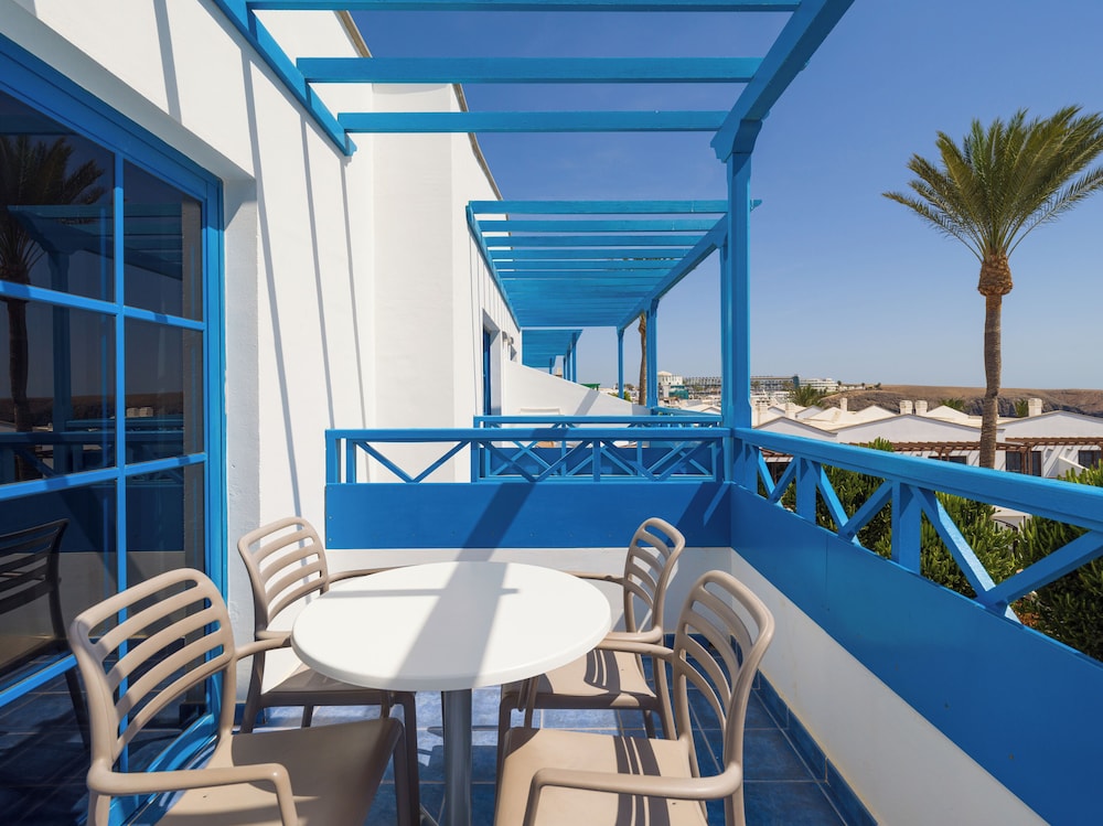 Hotel Mirador Papagayo by LIVVO — Hotel building in Playa Blanca, Canary Islands
