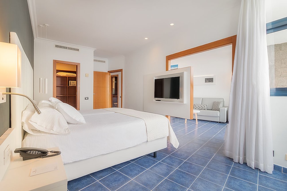 Hotel Mirador Papagayo by LIVVO — Hotel rooms in Playa Blanca, Canary Islands