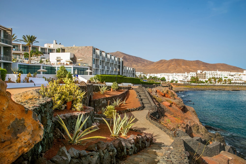 Hotel Mirador Papagayo by LIVVO — Hotel building in Playa Blanca, Canary Islands