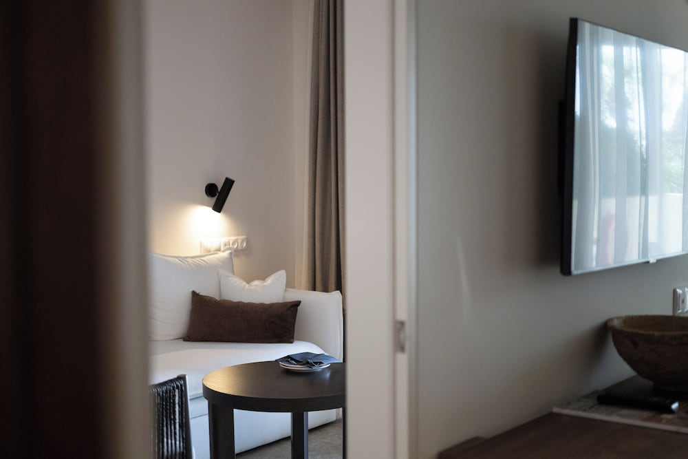 Asterion Suites & Spa - Designed for Adults — Hotel rooms in Platanias