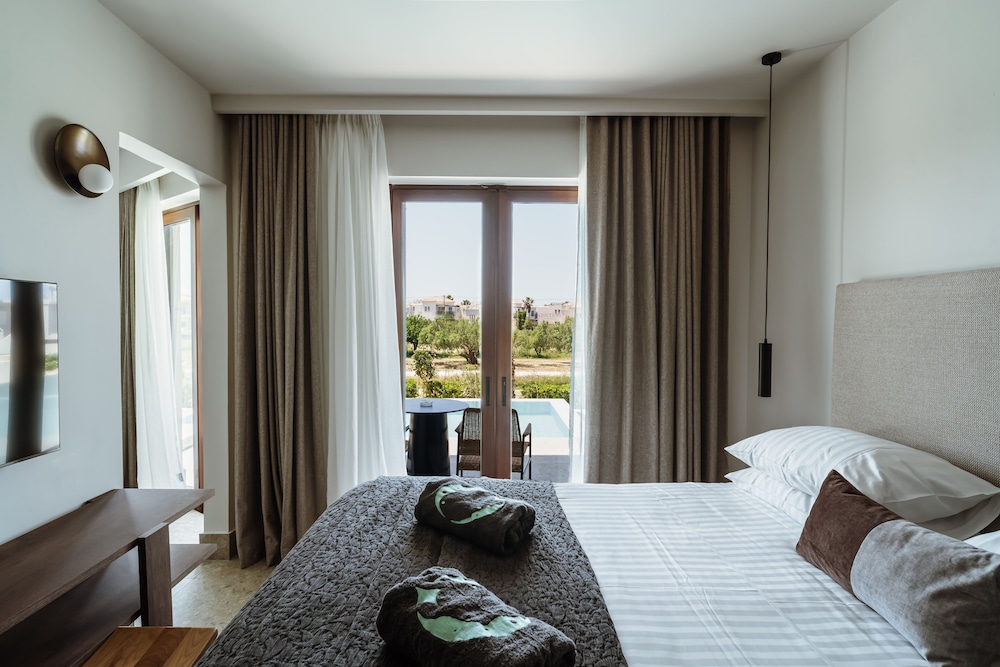 Asterion Suites & Spa - Designed for Adults — Hotel rooms in Platanias