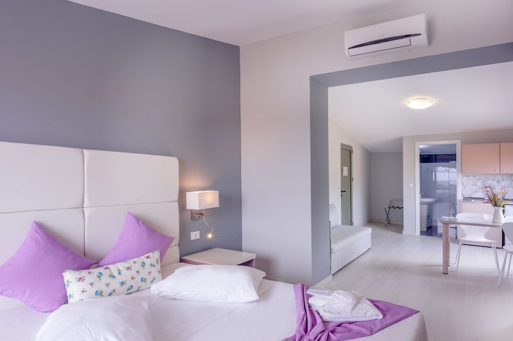 Sunrise Village Hotel — Rooms in Chania
