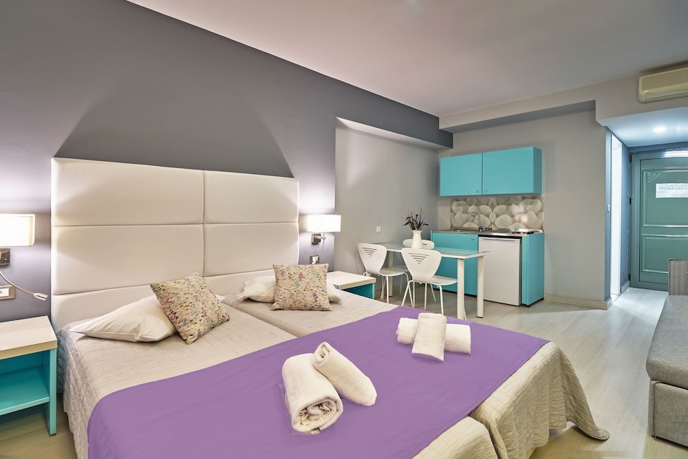 Sunrise Village Hotel — Rooms in Chania