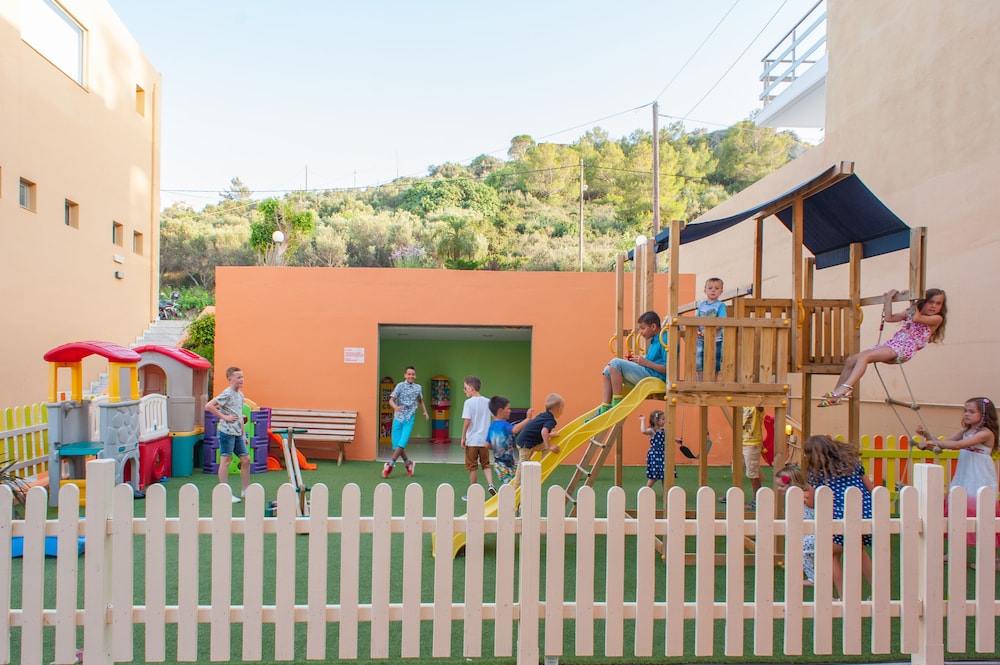 Sunrise Village Hotel — Facilities in Chania