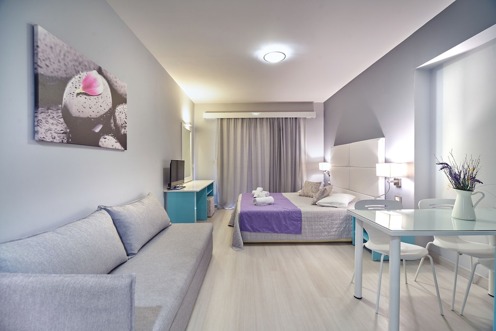 Sunrise Village Hotel — Rooms in Chania