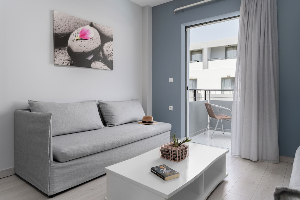 Sunrise Village Hotel — Rooms in Chania