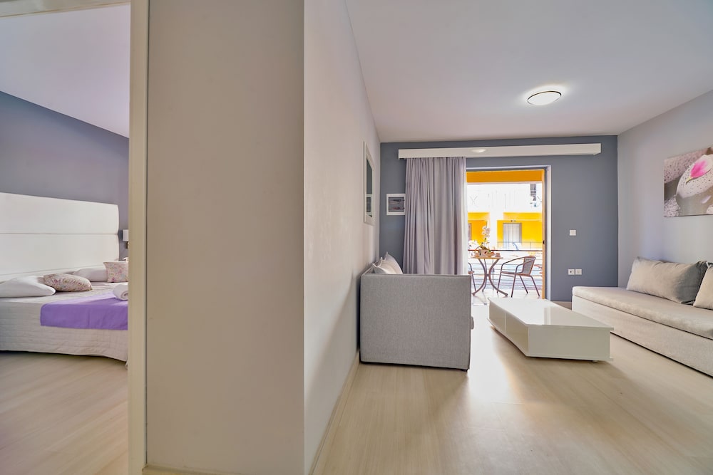 Sunrise Village Hotel — Rooms in Chania