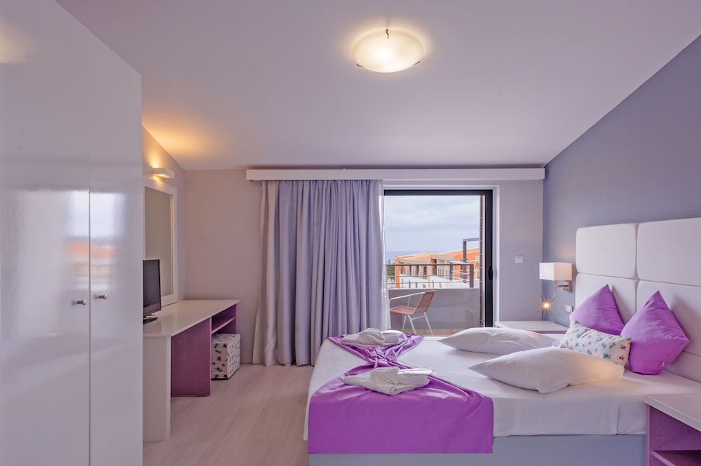 Sunrise Village Hotel — Rooms in Chania