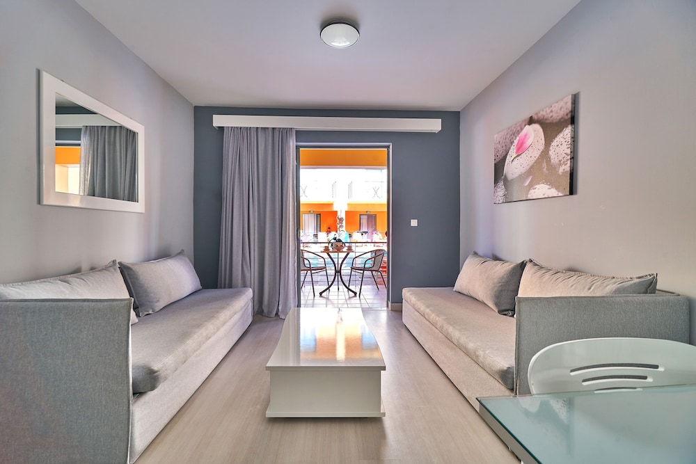 Sunrise Village Hotel — Rooms in Chania