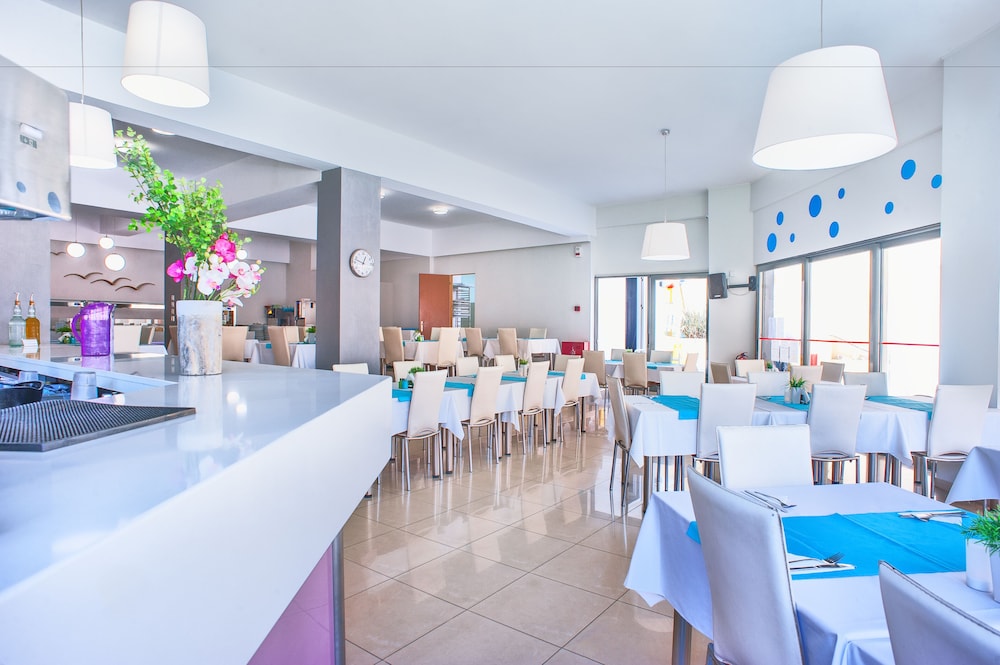 Sunrise Village Hotel — Restaurant in Chania