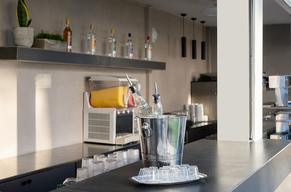 Sunrise Village Hotel — Restaurant in Chania