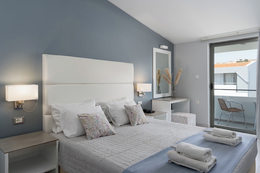 Sunrise Village Hotel — Rooms in Chania