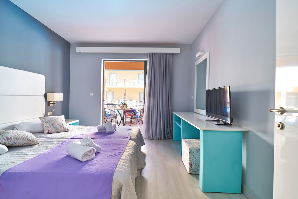 Sunrise Village Hotel — Rooms in Chania